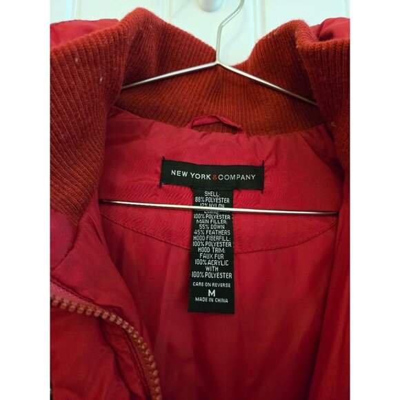 New York & Company Red Faux Fur Trim Womens Winter Puffer Coat Size M Polyester - Picture 3 of 4